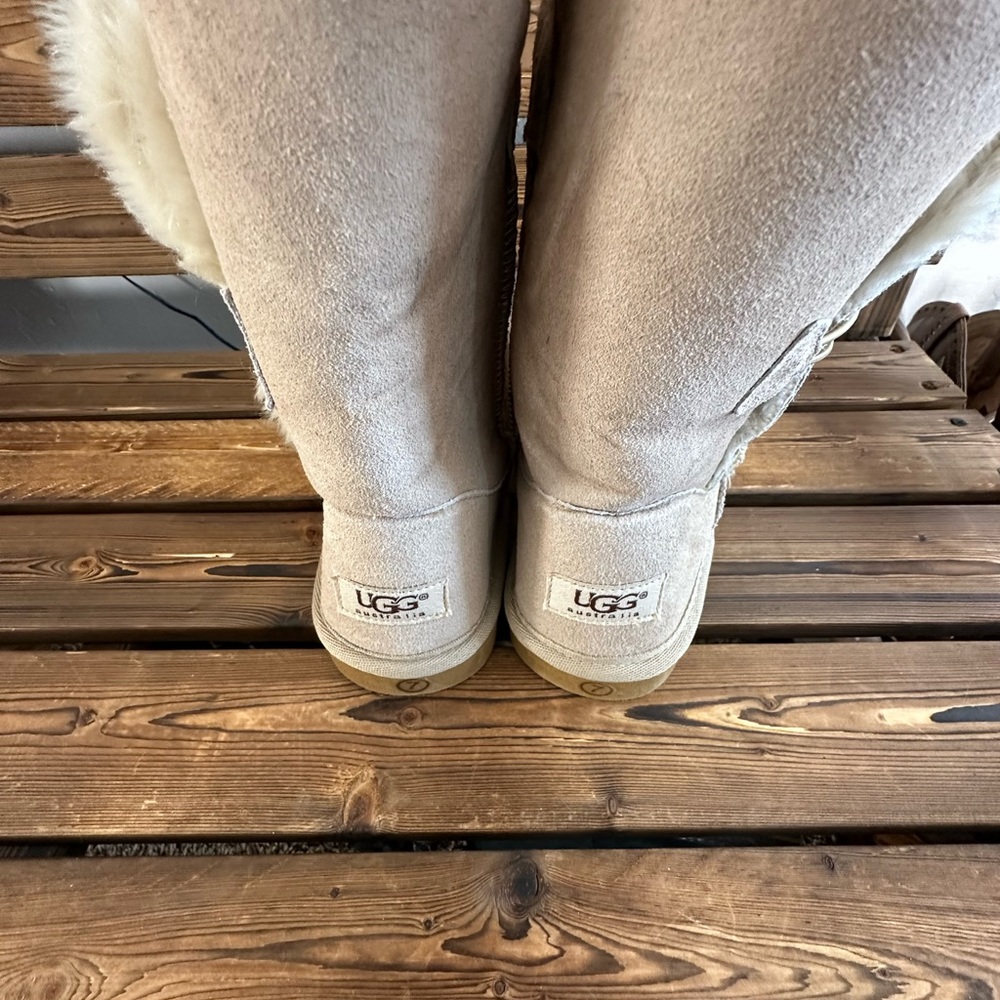 Women’s Bailey button UGGS
